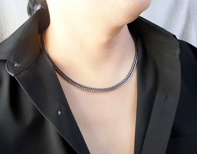 TGK-1-NB�𔒂����𒅂��j�����������Ă���ʐ^(1)