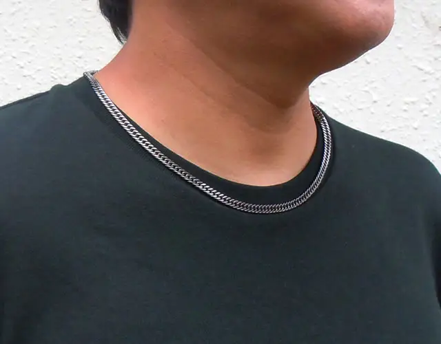 TGK-1-NB������T�V���c�𒅂��j�����������Ă���ʐ^(1)